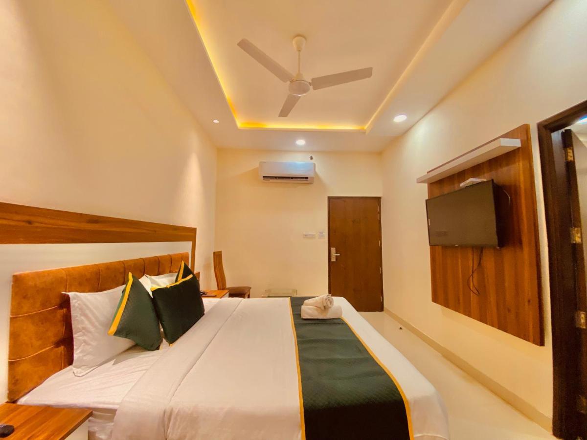 Hotel White And Restaurant 300 Mtr From Golden Temple أمريتسار المظهر الخارجي الصورة