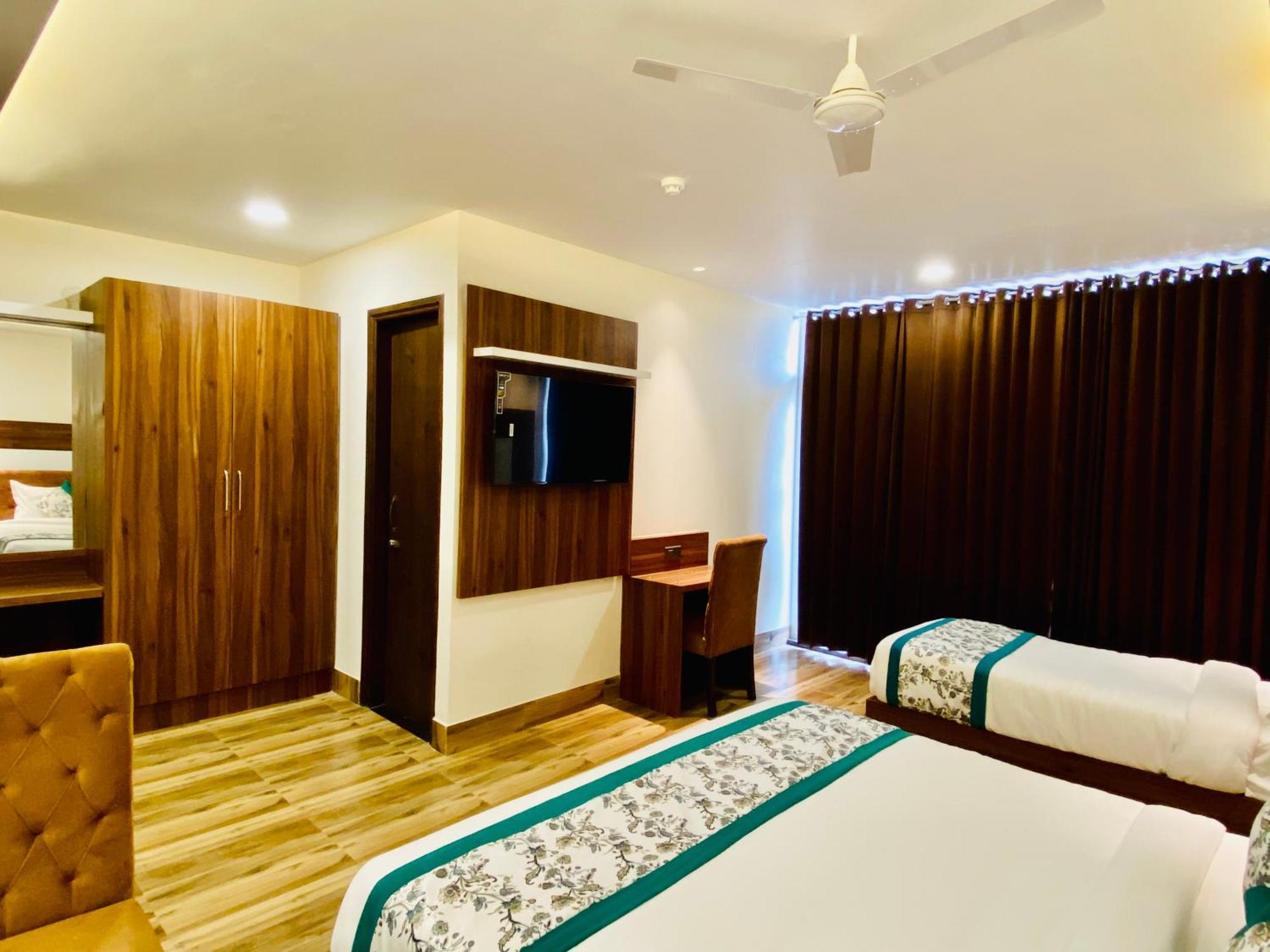 Hotel White And Restaurant 300 Mtr From Golden Temple أمريتسار المظهر الخارجي الصورة