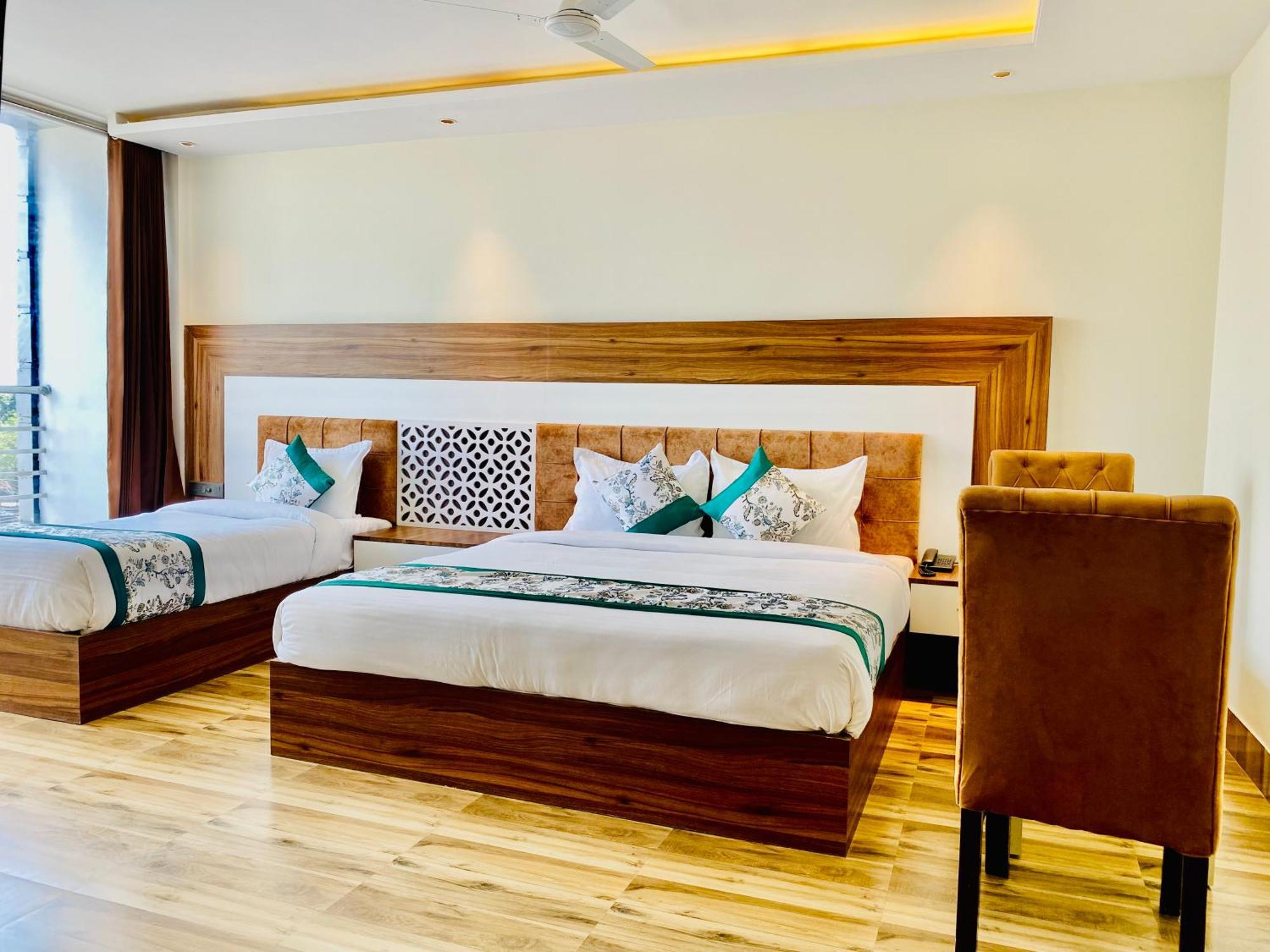 Hotel White And Restaurant 300 Mtr From Golden Temple أمريتسار المظهر الخارجي الصورة